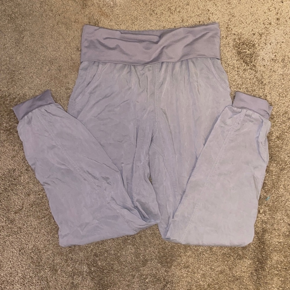 Gray Under Armour sweats/jogger